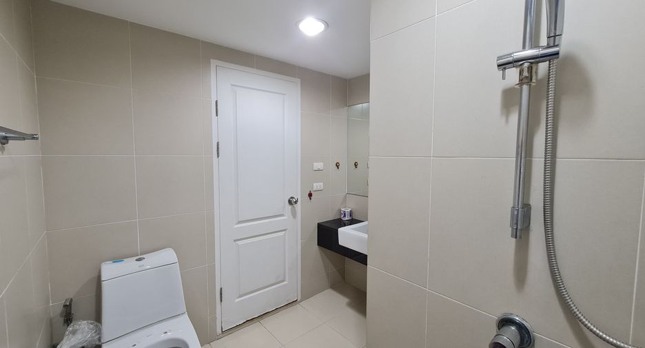 Condo en venta y en alquiler de 3 habitaciones en Huai Khwang, Bangkok
