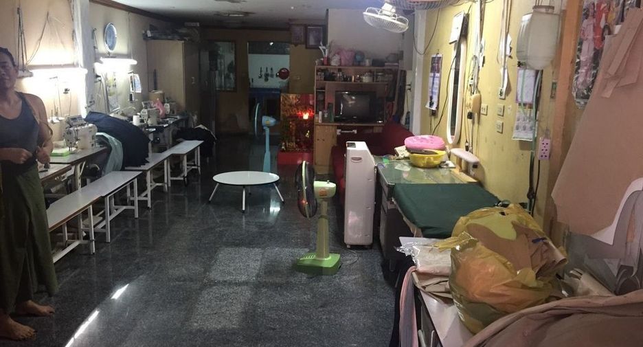 For sale 2 bedrooms townhouse in Bang Khae, Bangkok