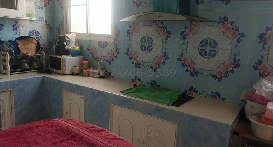 Casa adosada en venta de 3 habitaciones en Nong Chok, Bangkok