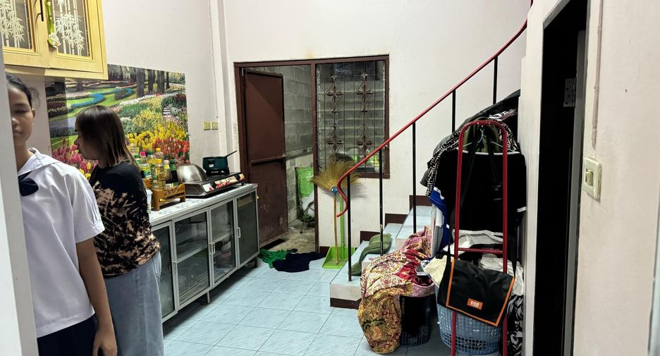 For sale 1 bed townhouse in Phrasaeng, Surat Thani