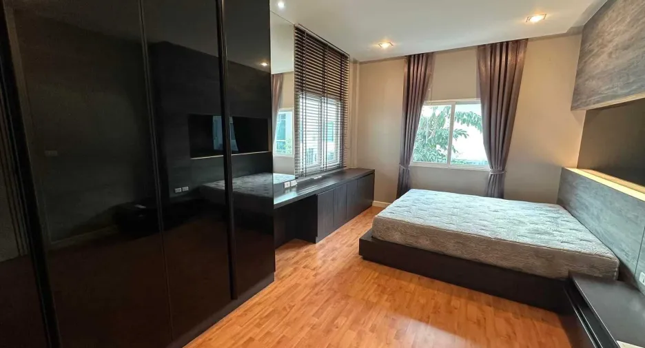 À vendre et à louer 3 chambres maison à Thawi Watthana, Bangkok