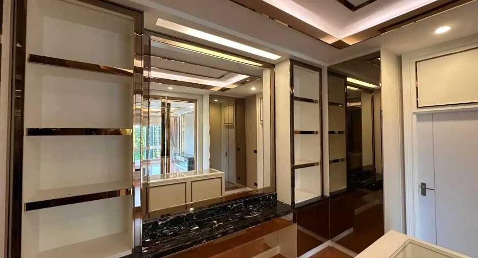 À vendre et à louer 3 chambres maison à Thawi Watthana, Bangkok