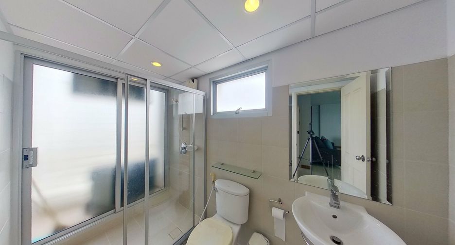 For sale 2 bedrooms condo in Watthana, Bangkok