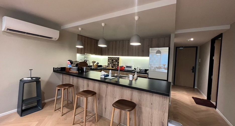 For sale 4 bedrooms condo in Watthana, Bangkok