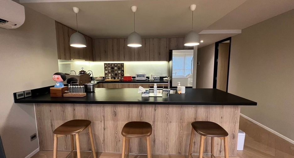 For sale 4 bedrooms condo in Watthana, Bangkok