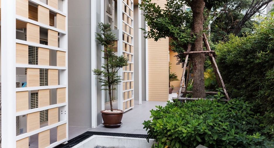 For sale 4 bedrooms condo in Watthana, Bangkok