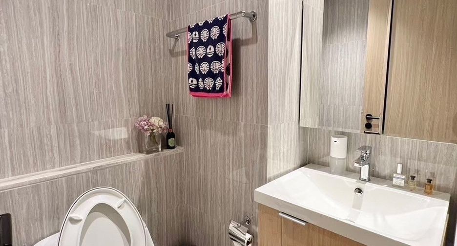 For sale 4 bedrooms condo in Watthana, Bangkok
