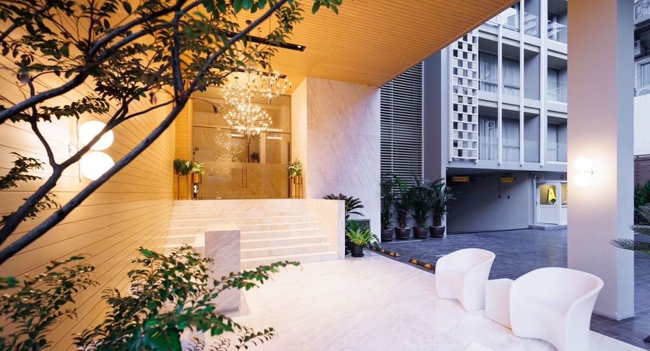 For sale 4 bedrooms condo in Watthana, Bangkok