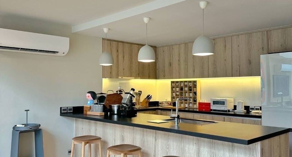 For sale 4 bedrooms condo in Watthana, Bangkok