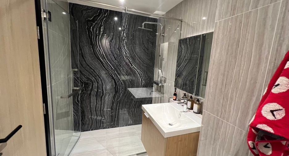For sale 4 bedrooms condo in Watthana, Bangkok