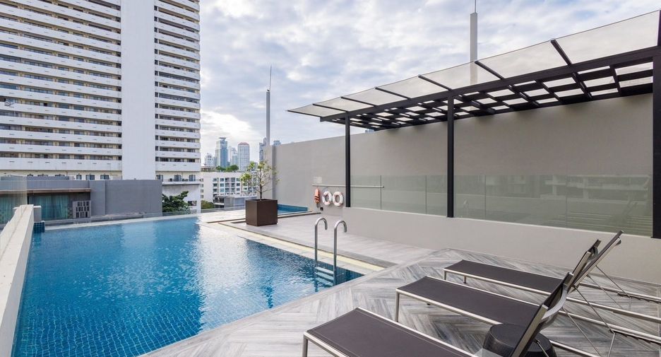 For sale 4 bedrooms condo in Watthana, Bangkok