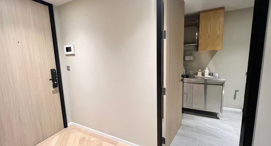 For sale 4 bedrooms condo in Watthana, Bangkok
