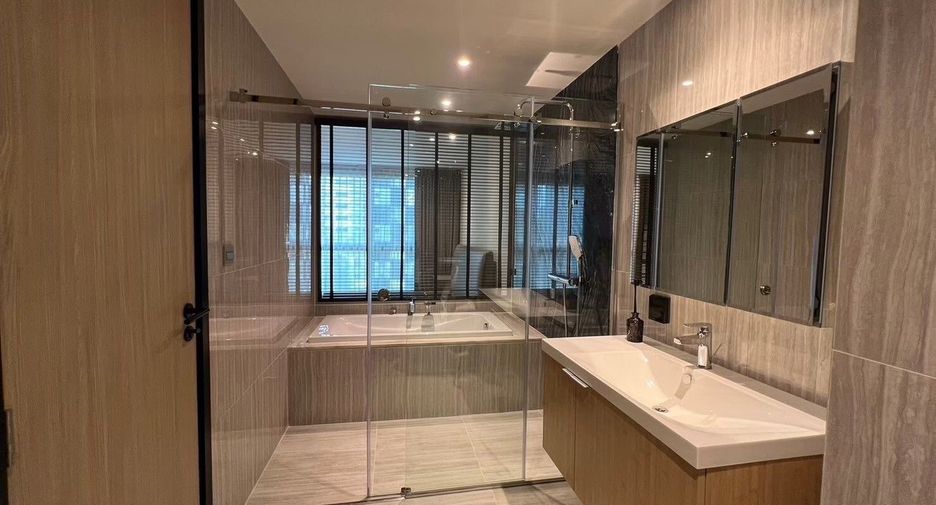For sale 4 bedrooms condo in Watthana, Bangkok