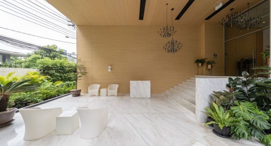 For sale 4 bedrooms condo in Watthana, Bangkok