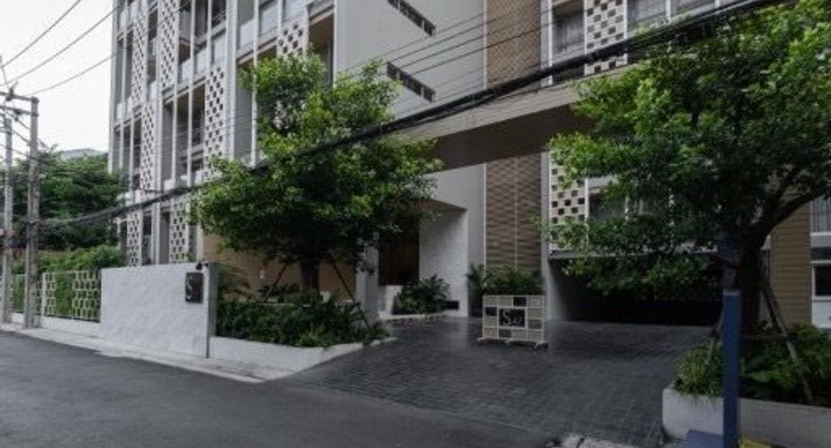For sale 4 bedrooms condo in Watthana, Bangkok