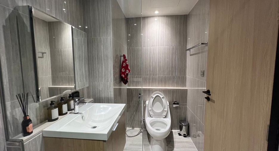 For sale 4 bedrooms condo in Watthana, Bangkok