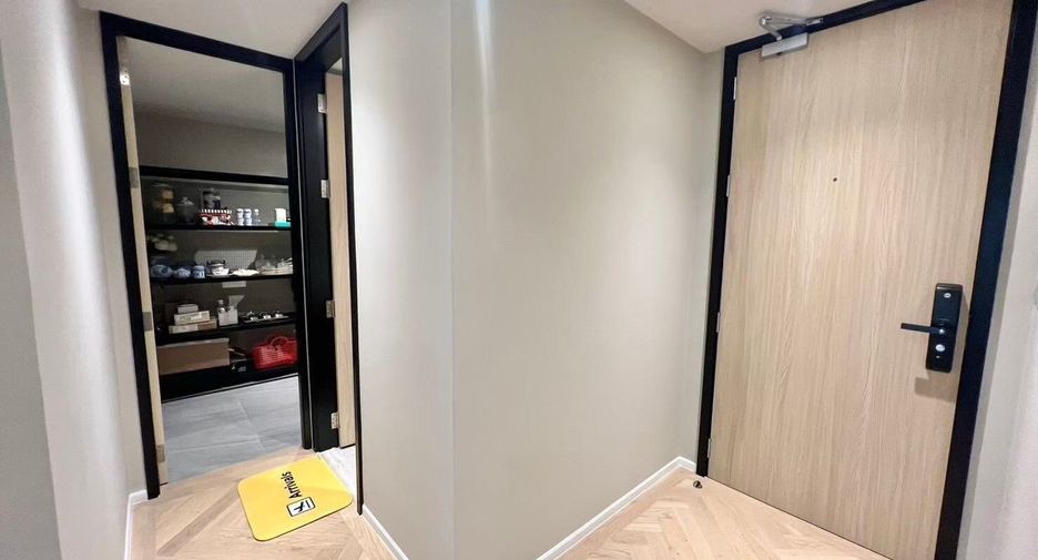 For sale 4 bedrooms condo in Watthana, Bangkok