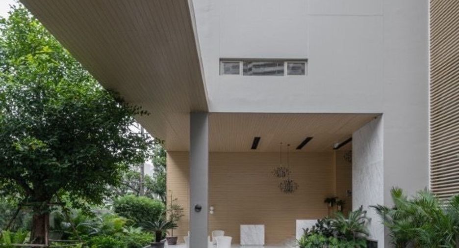 For sale 4 bedrooms condo in Watthana, Bangkok