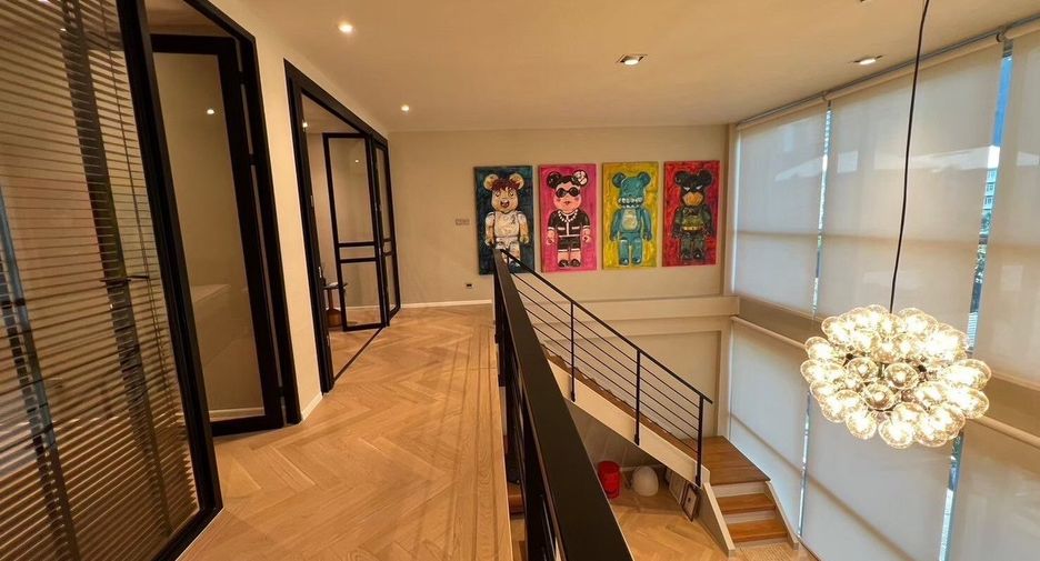 For sale 4 bedrooms condo in Watthana, Bangkok