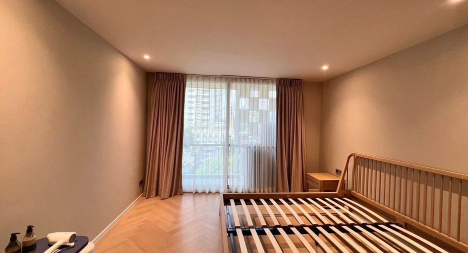 For sale 4 bedrooms condo in Watthana, Bangkok