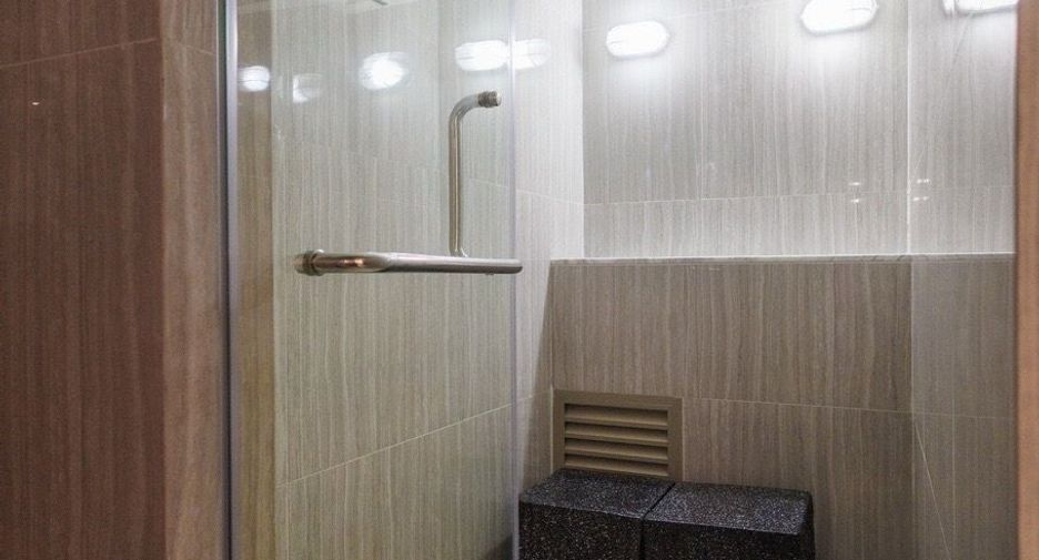 For sale 4 bedrooms condo in Watthana, Bangkok