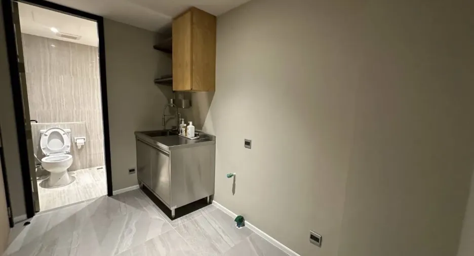 For sale 4 bedrooms condo in Watthana, Bangkok
