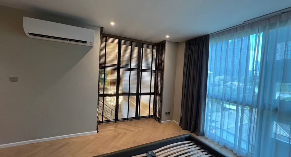 For sale 4 bedrooms condo in Watthana, Bangkok