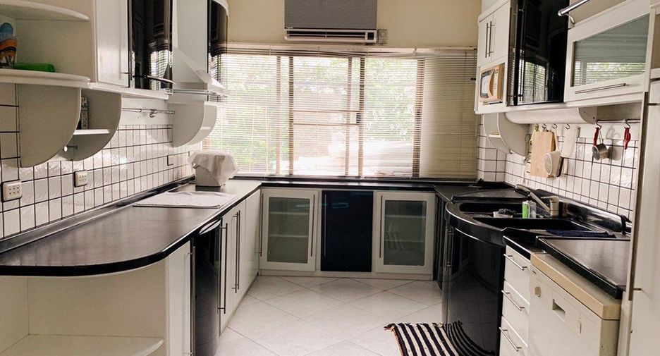 Casa en venta de 5 habitaciones en Bang Lamung, Chonburi