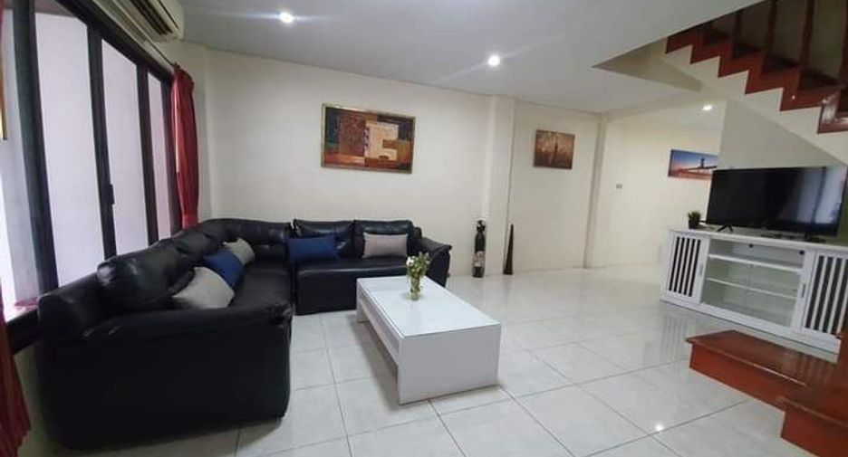 For rent 4 bedrooms townhouse in Bang Lamung, Chonburi