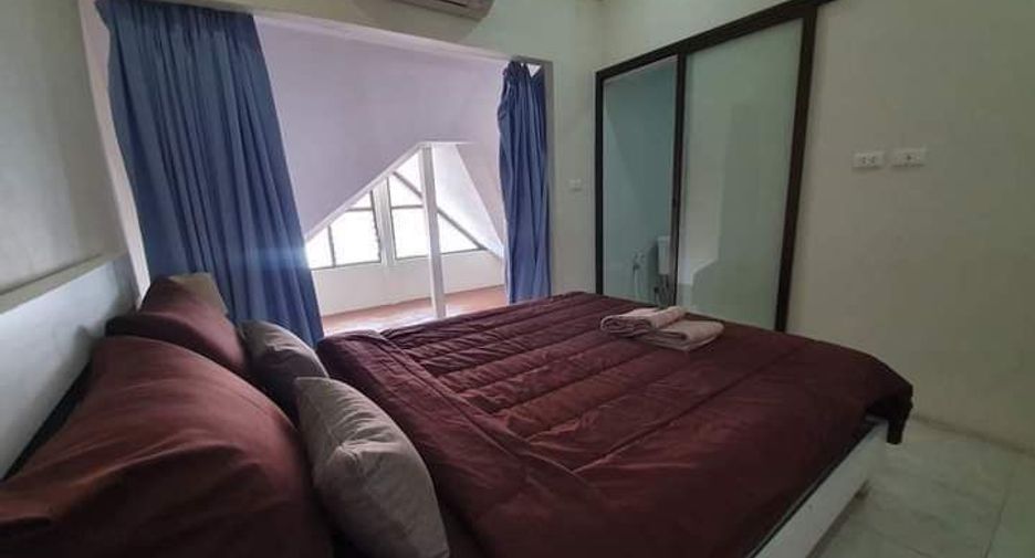 For rent 4 bedrooms townhouse in Bang Lamung, Chonburi