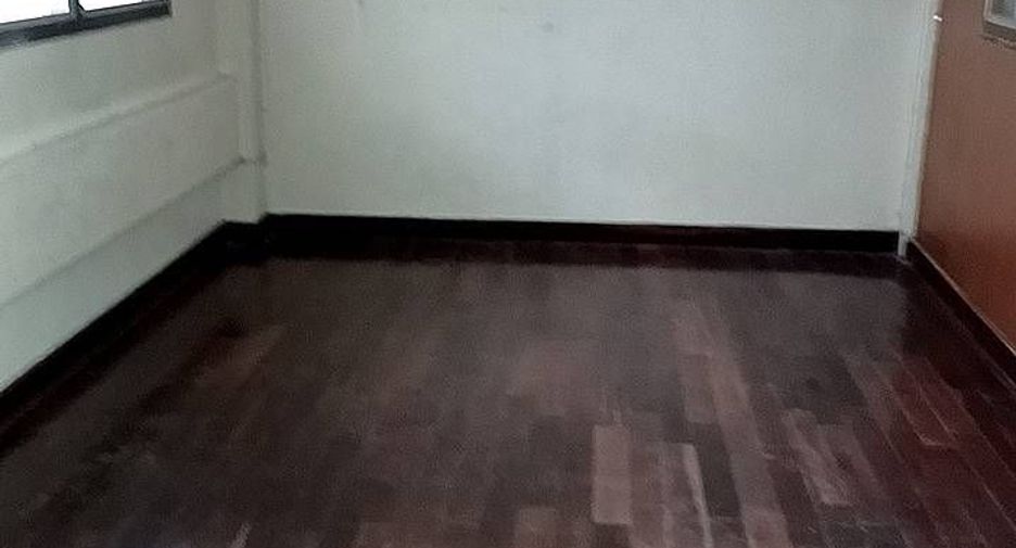出售 5 卧室 联排别墅 在 Bangkok Yai, 曼谷