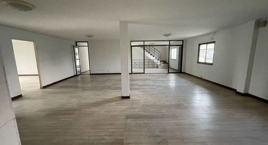 Продажа и аренда 6 спальни таунхаус в Банг Суе, Бангкок
