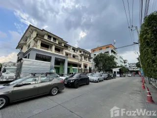 Casa adosada en venta y en alquiler de 6 habitaciones en Bang Sue, Bangkok