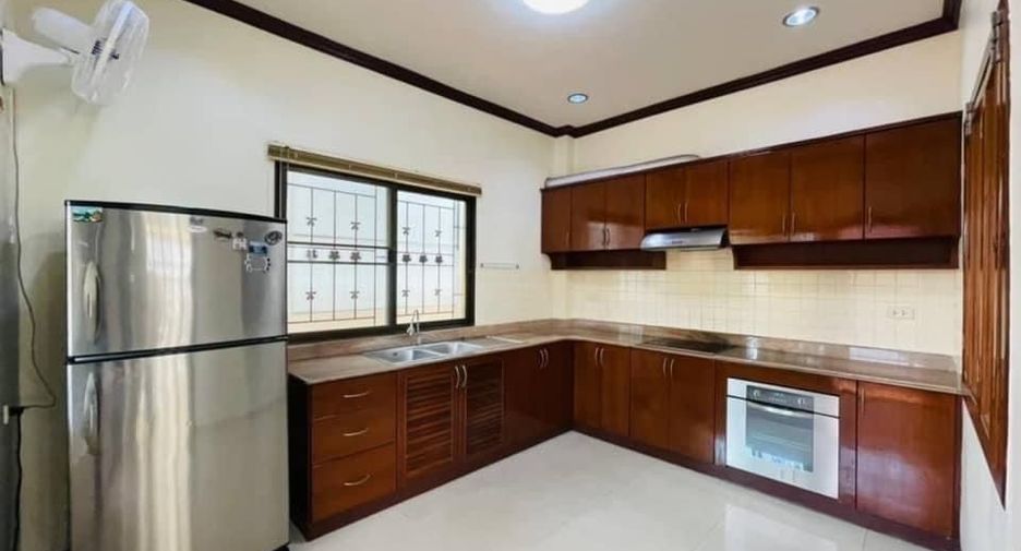 For rent 4 bedrooms house in Bang Lamung, Chonburi