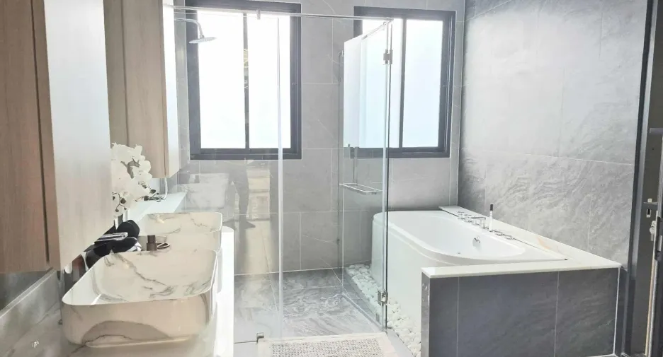 For sale 4 bedrooms villa in Bang Lamung, Chonburi