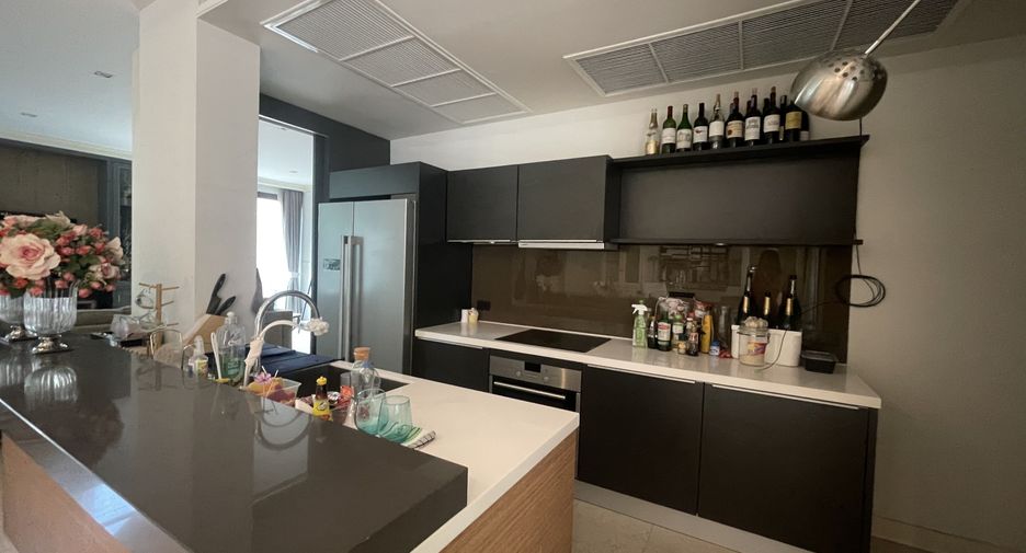 Condo en venta y en alquiler de 3 habitaciones en Yan Nawa, Bangkok