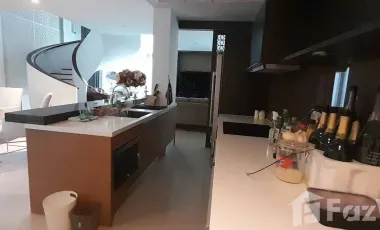 Condo en venta y en alquiler de 3 habitaciones en Yan Nawa, Bangkok