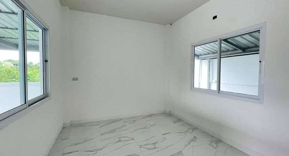 For rent 2 bedrooms house in Ban Bueng, Chonburi