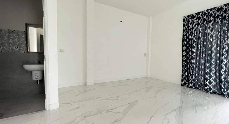 For rent 2 bedrooms house in Ban Bueng, Chonburi