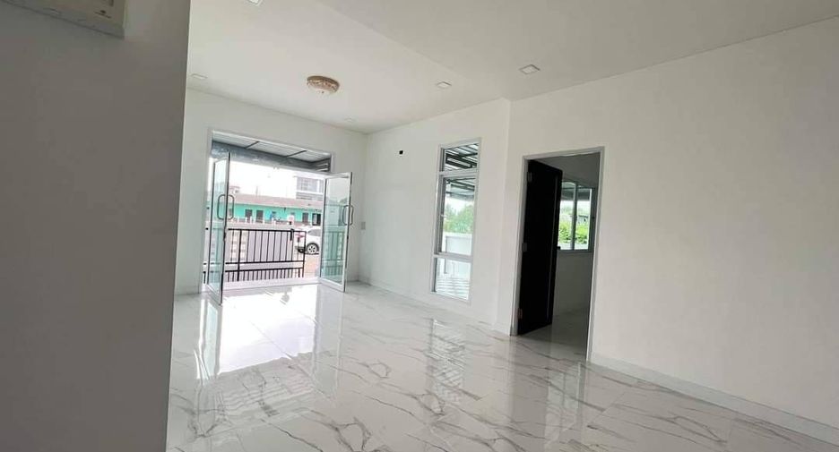 For rent 2 bedrooms house in Ban Bueng, Chonburi