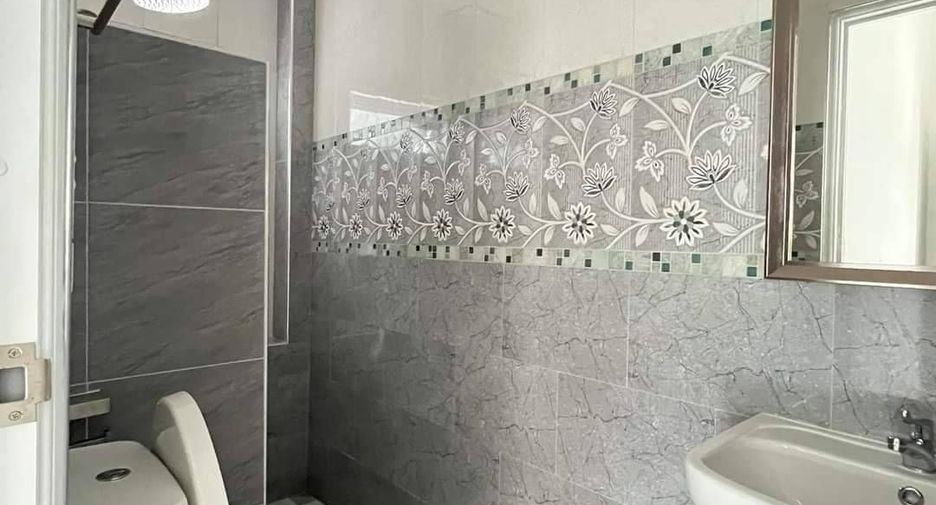 For rent 2 bedrooms house in Ban Bueng, Chonburi