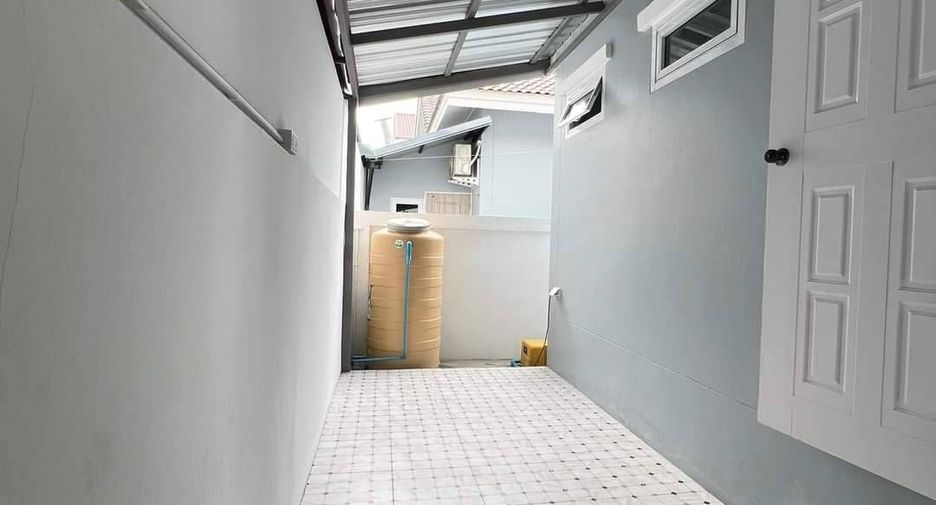 For rent 2 bedrooms house in Ban Bueng, Chonburi