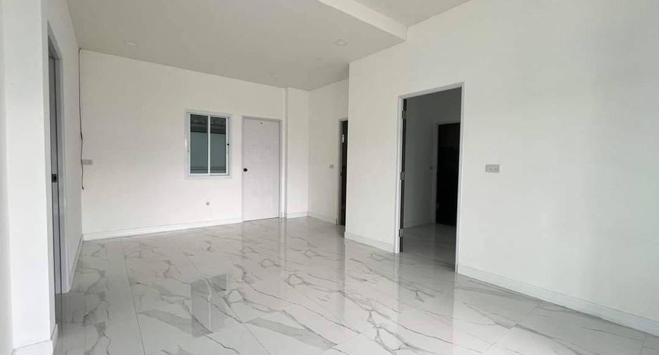 For rent 2 bedrooms house in Ban Bueng, Chonburi