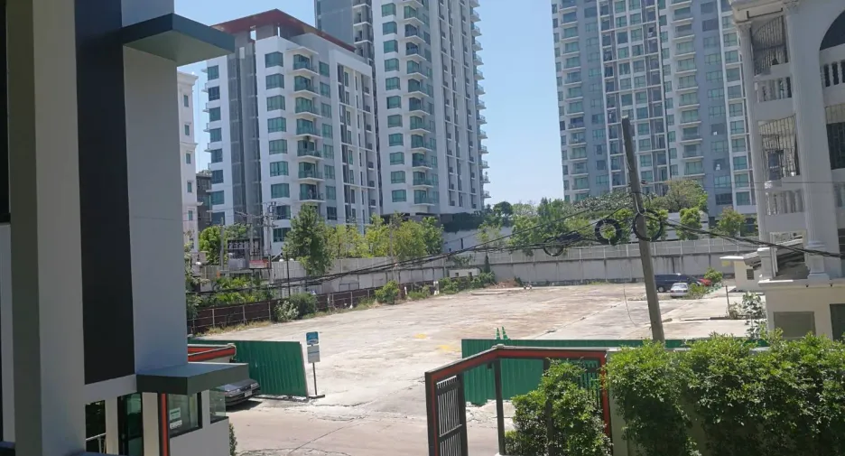 For sale 1 bed condo in Phra Khanong, Bangkok