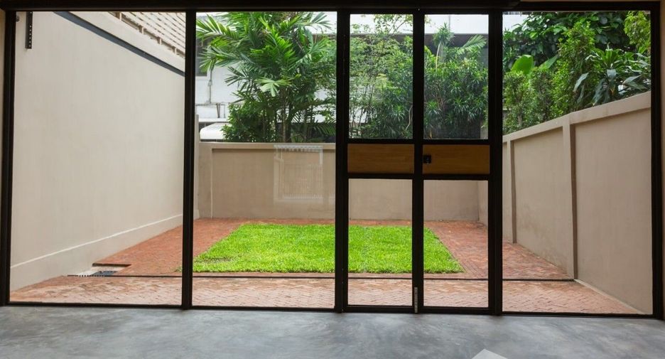 Reihenhaus zum Kauf und zur Miete mit 3 Zimmer in Watthana, Bangkok