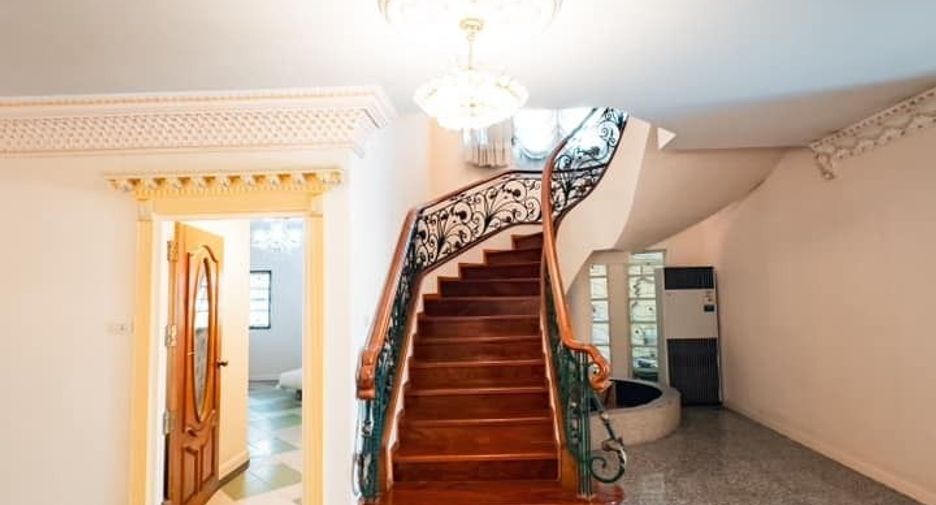 For sale 6 bedrooms house in Lak Si, Bangkok