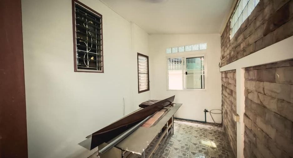 For sale 6 bedrooms house in Lak Si, Bangkok