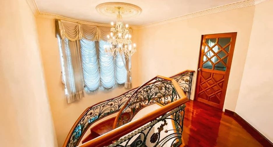 For sale 6 bedrooms house in Lak Si, Bangkok