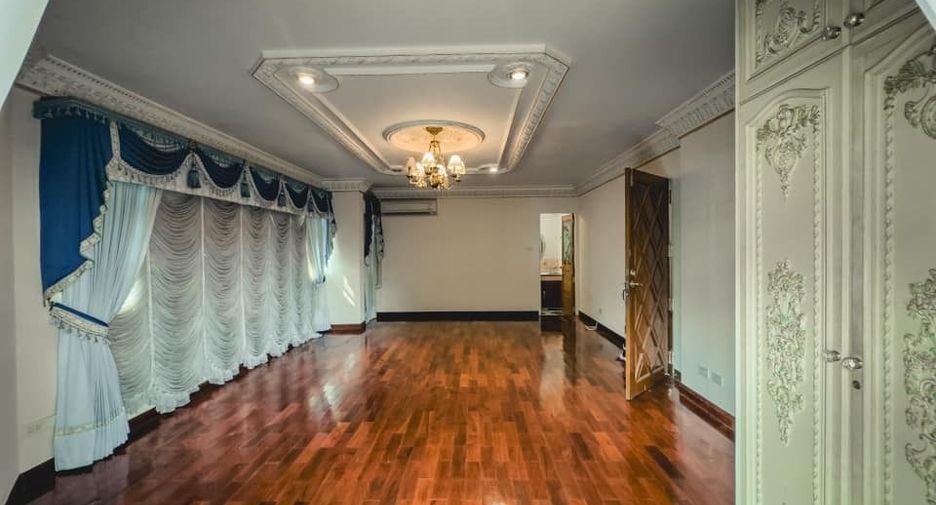 For sale 6 bedrooms house in Lak Si, Bangkok