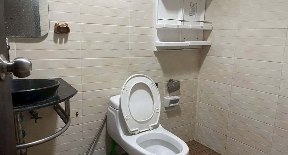 For sale retail Space in Bang Khen, Bangkok
